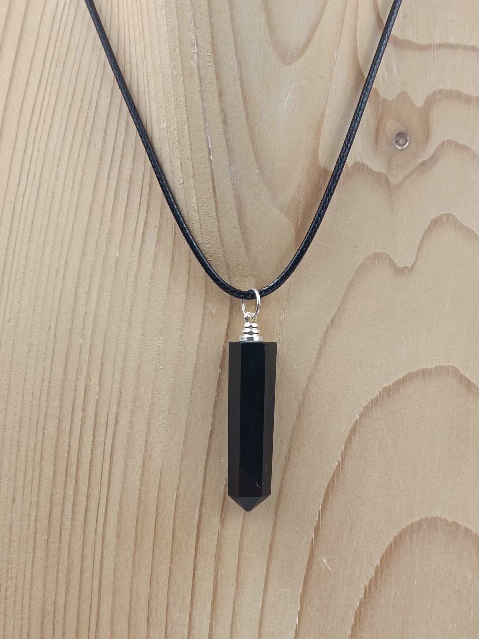 Collier Pointe en Onyx qualité A provenance du Brésil